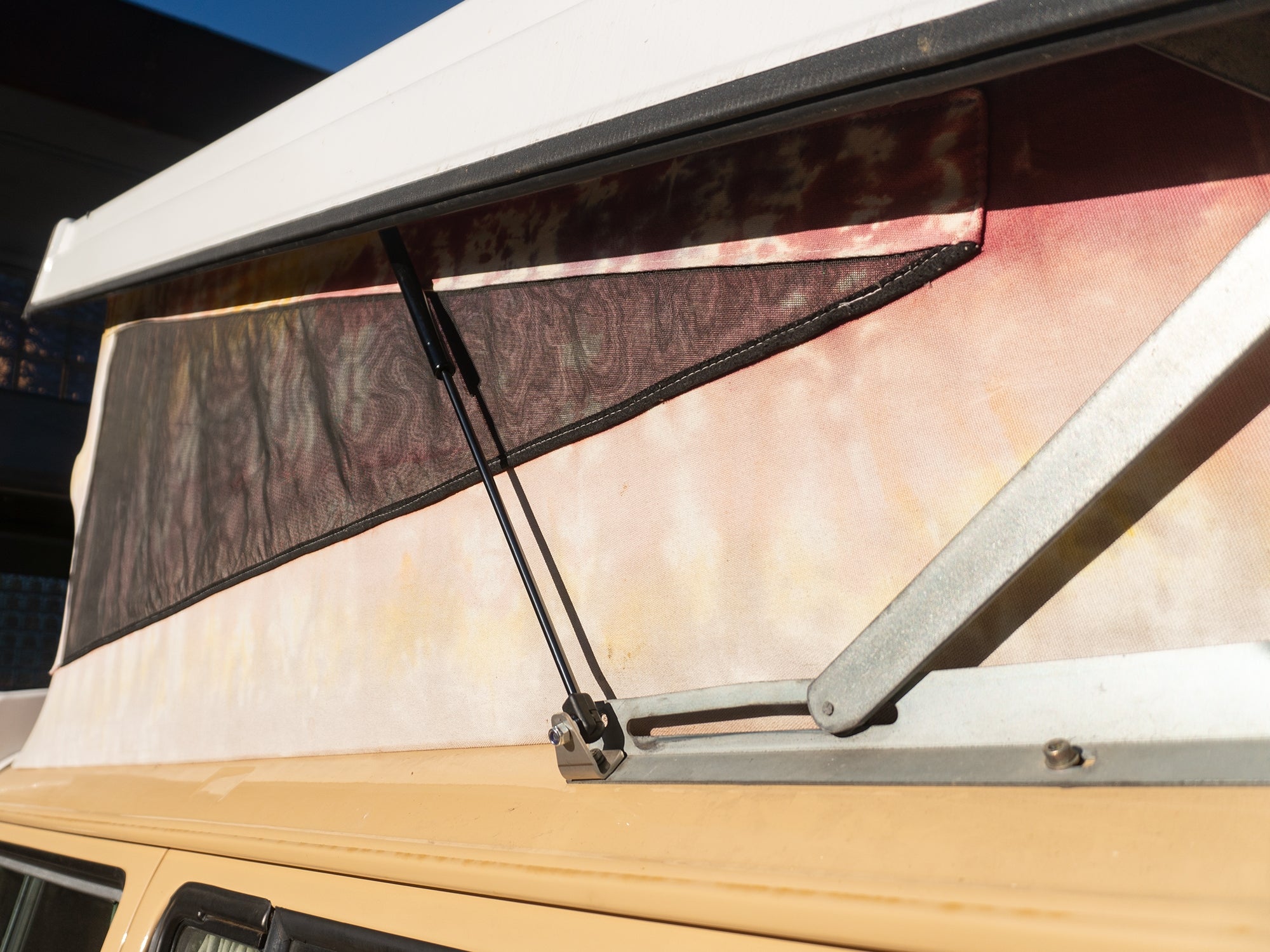 Pop-Top Lift Assist [Bus] - OVERLANDERS Outfitter