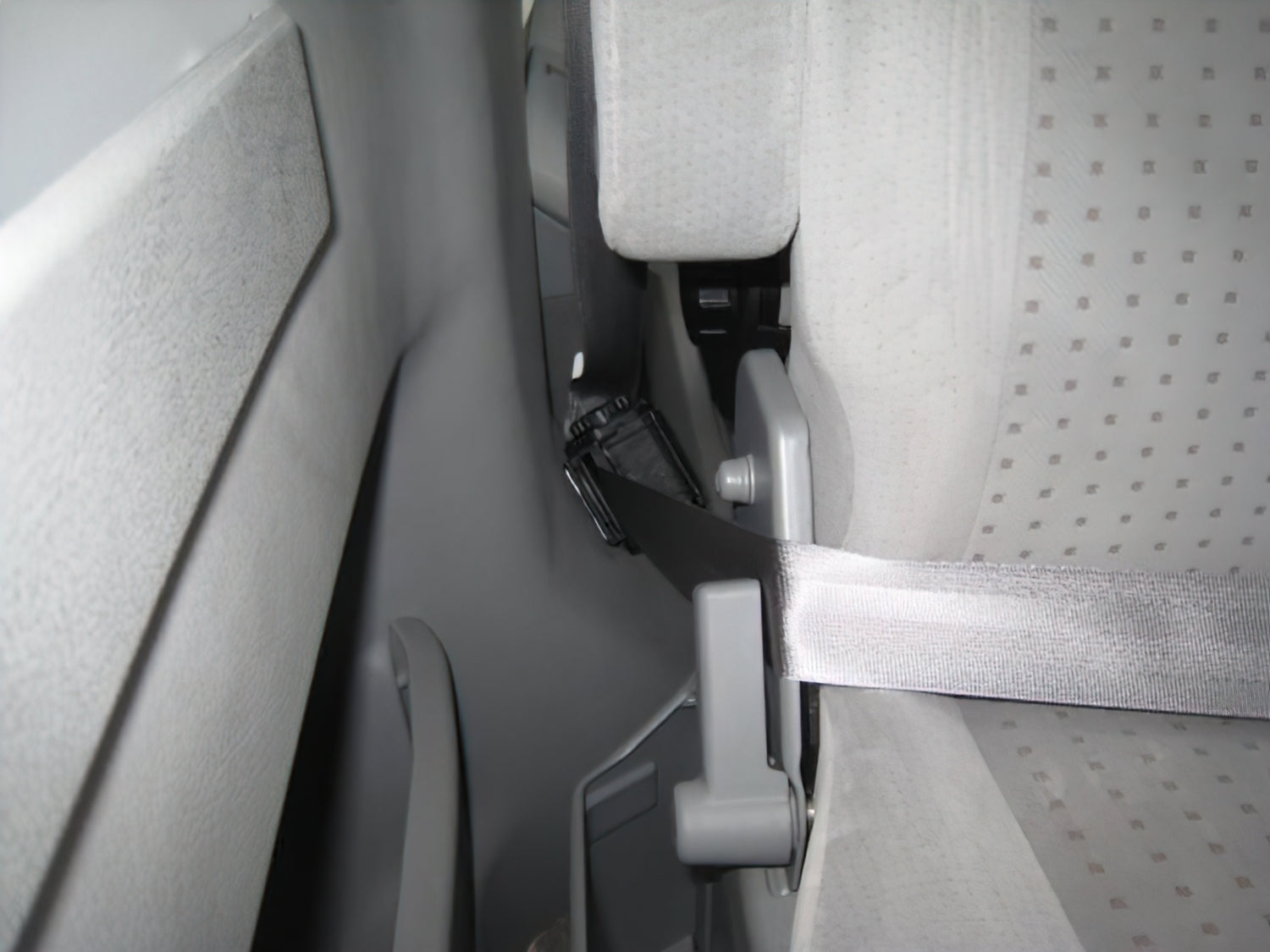 3-Point Retracting Seat Belt for Jumpseat (L/R) [Eurovan Weekender/Multivan] - OVERLANDERS Outfitter