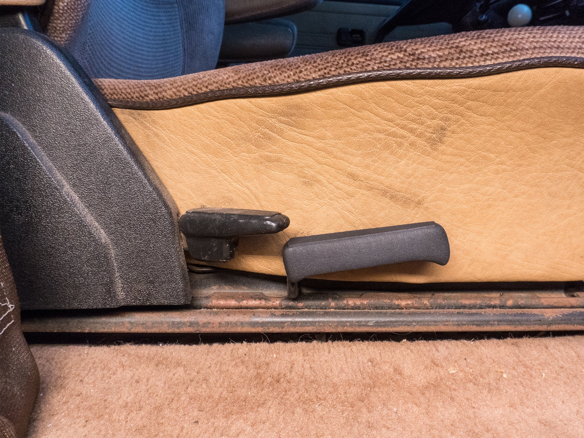 Seat Fore/Aft Knob Kit - OVERLANDERS Outfitter
