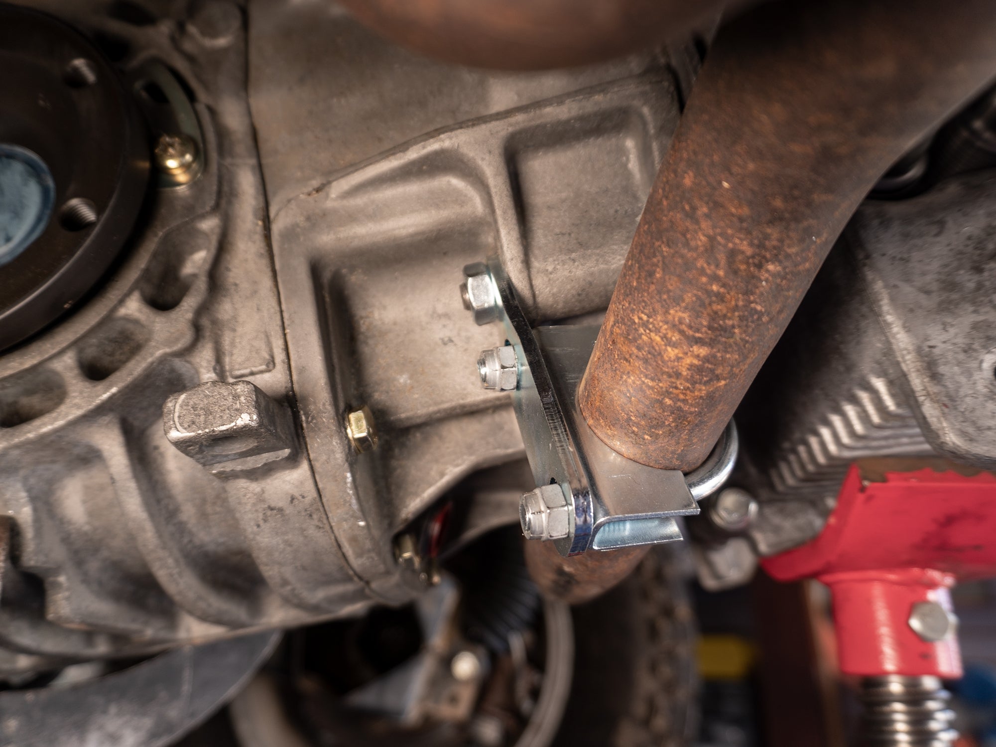 Exhaust Header Support Bracket (Front) - OVERLANDERS Outfitter