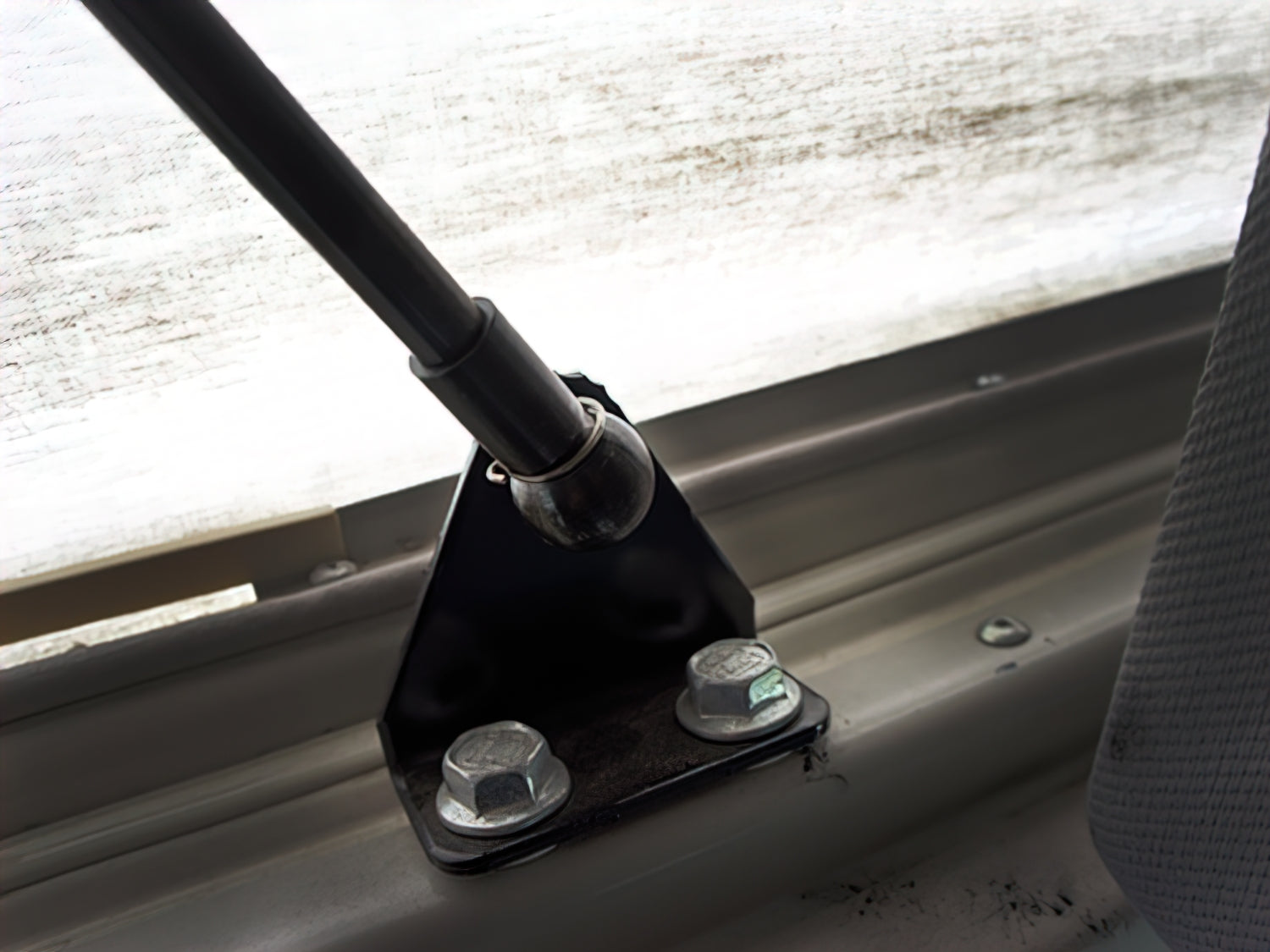 Safety Clip for Pop-Top Strut - OVERLANDERS Outfitter