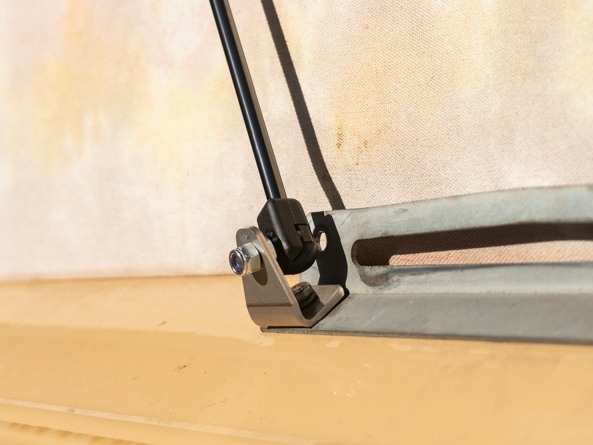 Pop-Top Lift Assist [Bus] - OVERLANDERS Outfitter