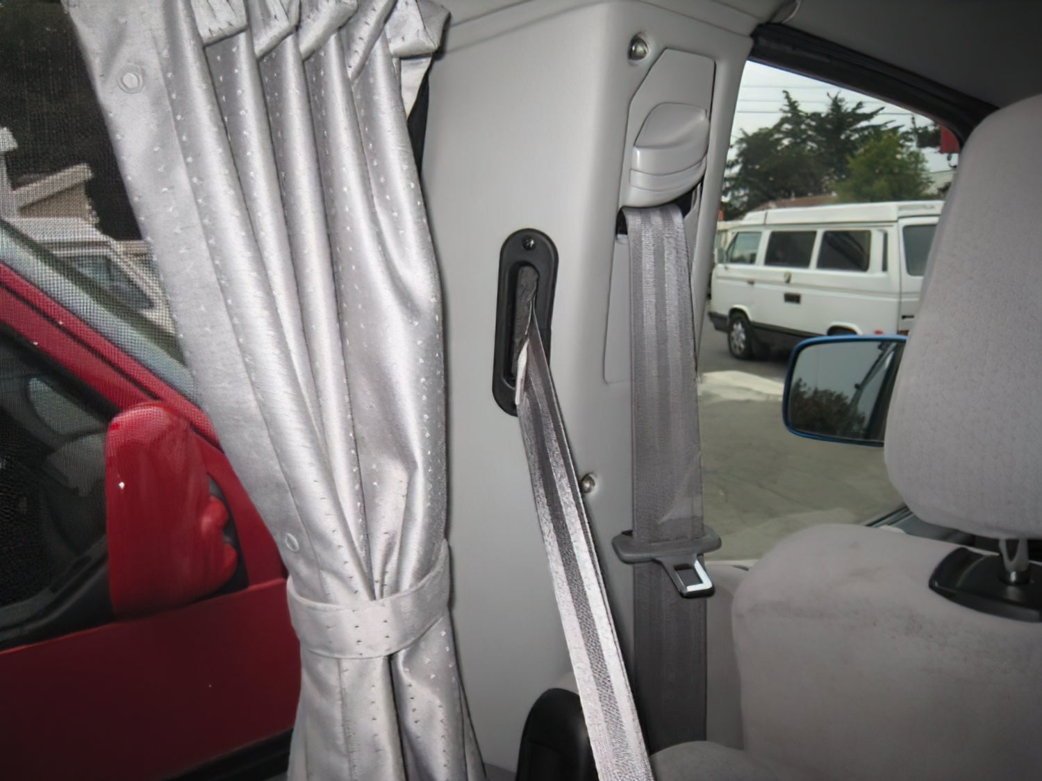3-Point Retracting Seat Belt for Jumpseat (L/R) [Eurovan Weekender/Multivan] - OVERLANDERS Outfitter