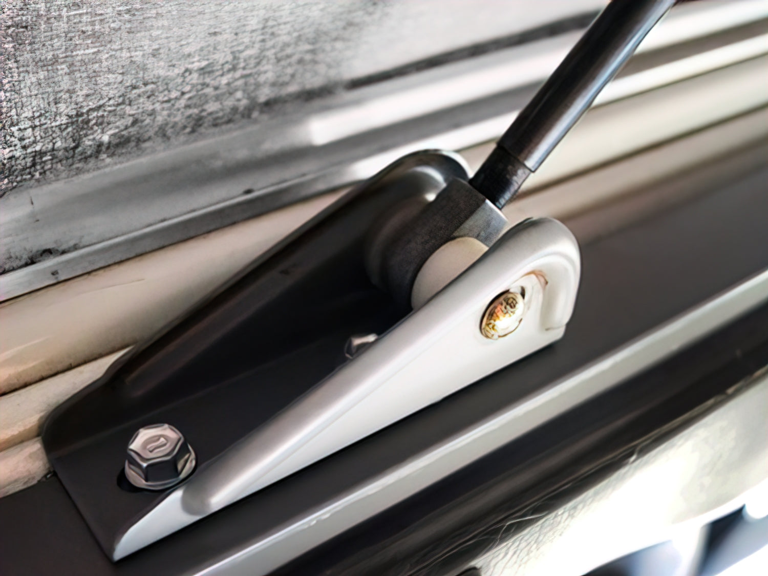 Pop-Top Lift Assist [Eurovan Weekender] - OVERLANDERS Outfitter