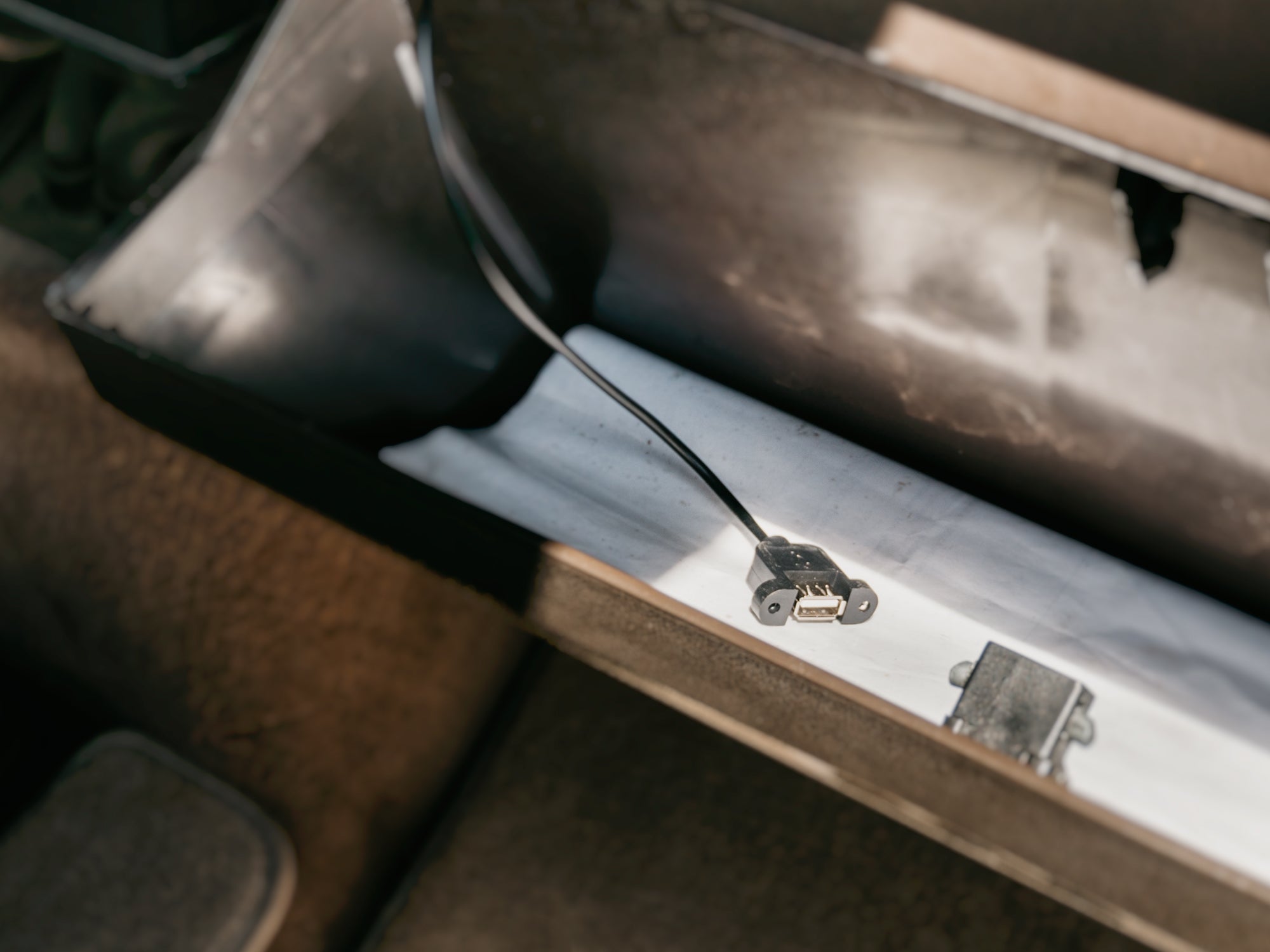 USB Charging Port Conversion for Map Light - OVERLANDERS Outfitter