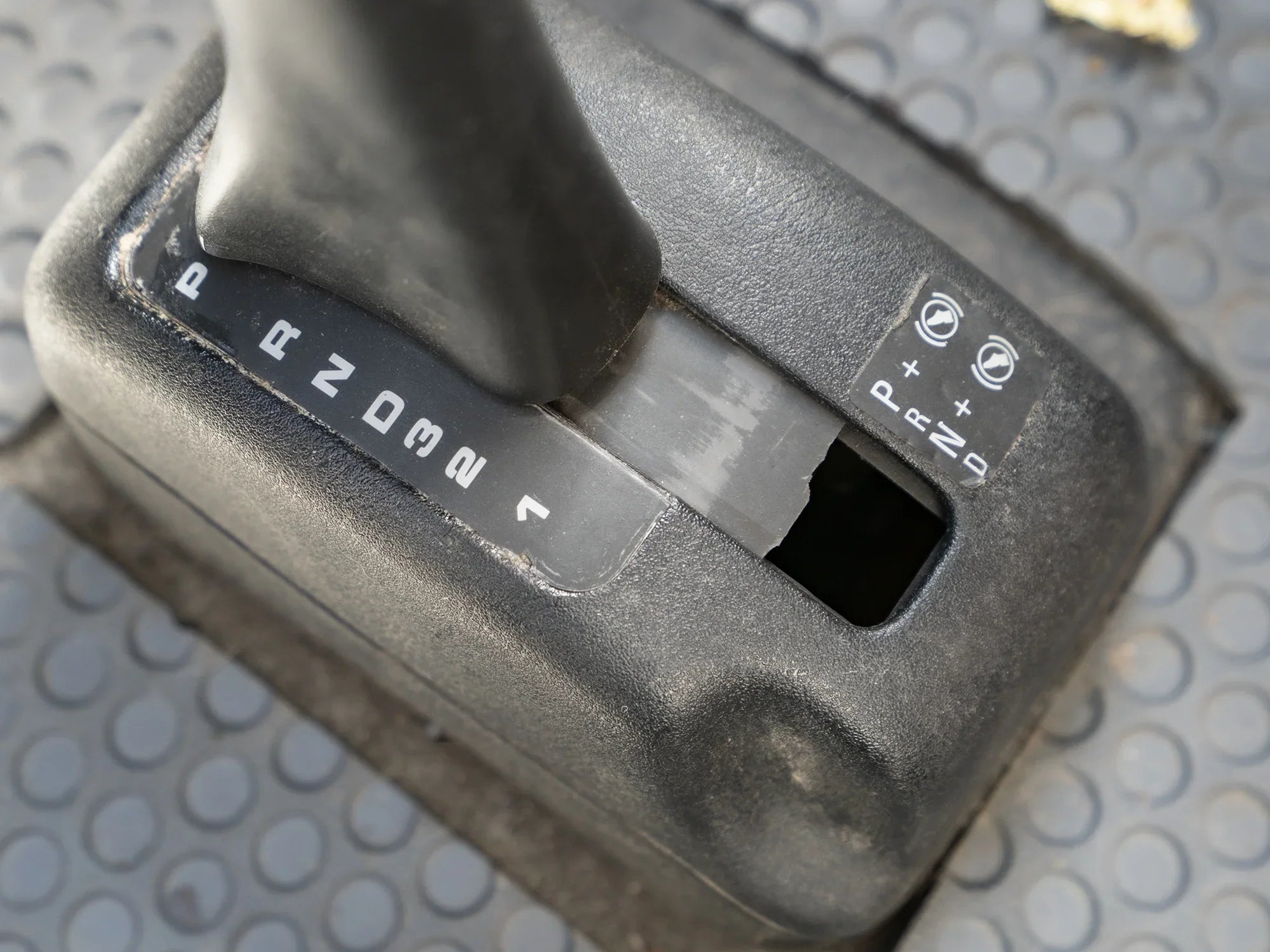 Shifter Dust Cover Strip [Eurovan]