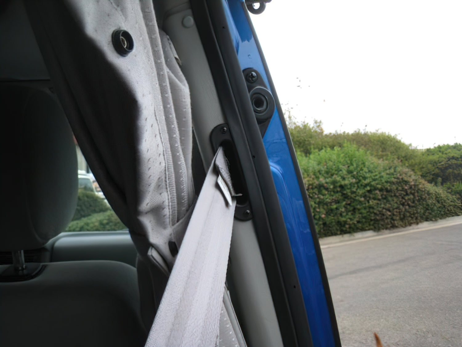 3-Point Retracting Seat Belt for Jumpseat (L/R) [Eurovan Weekender/Multivan] - OVERLANDERS Outfitter