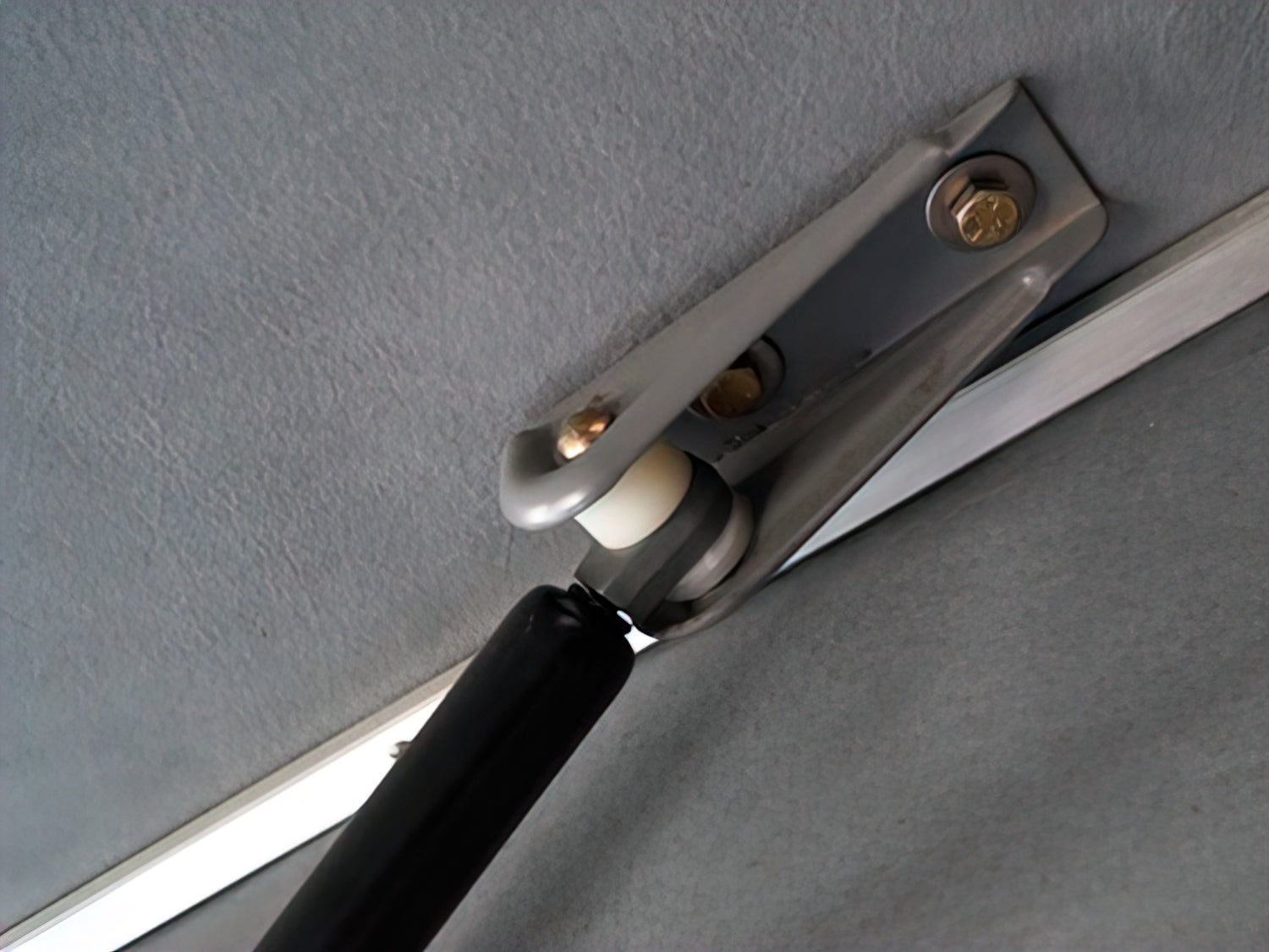 Pop-Top Lift Assist [Eurovan Weekender] - OVERLANDERS Outfitter