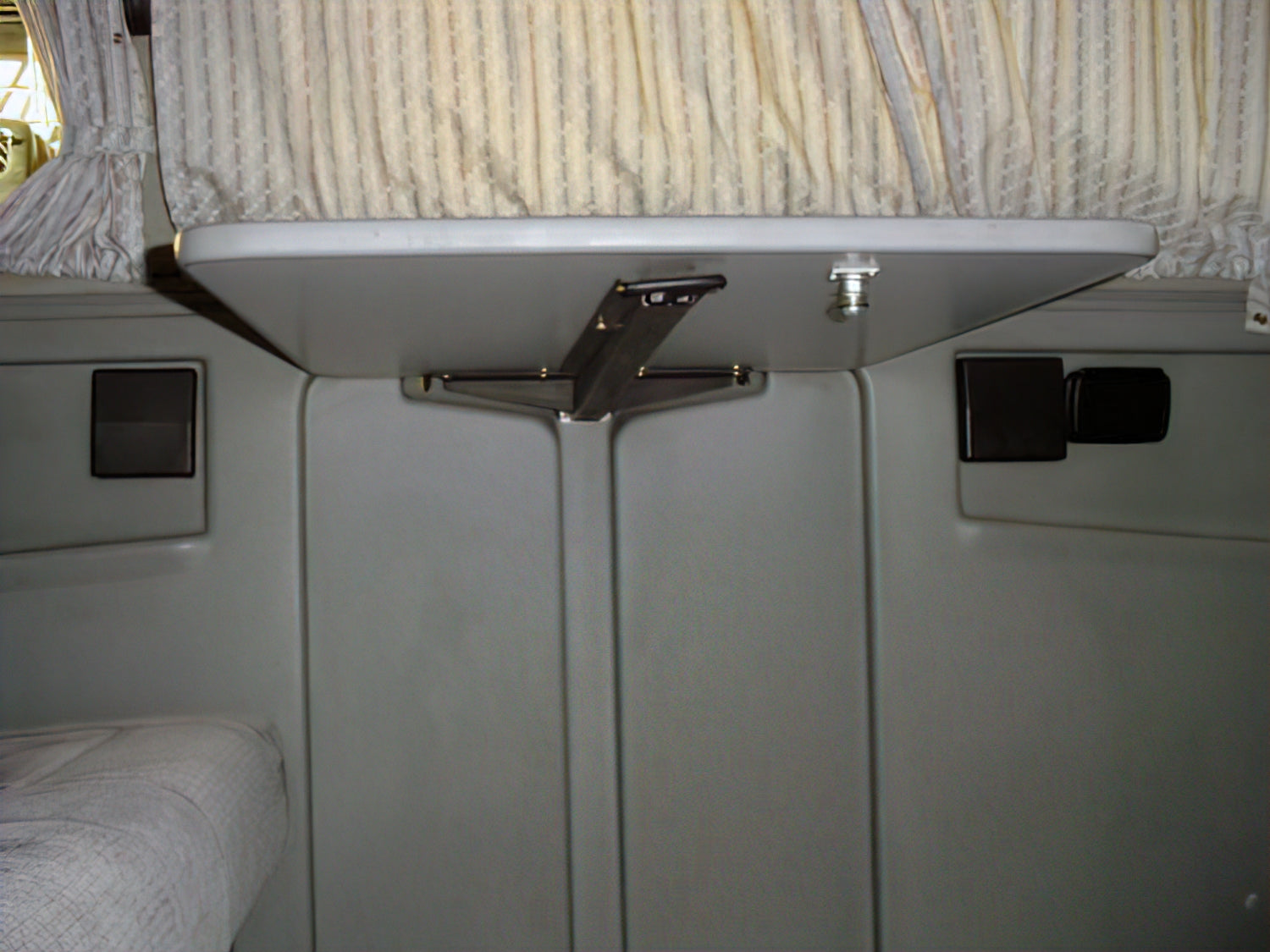 Table Latch [Late Vanagon] - OVERLANDERS Outfitter