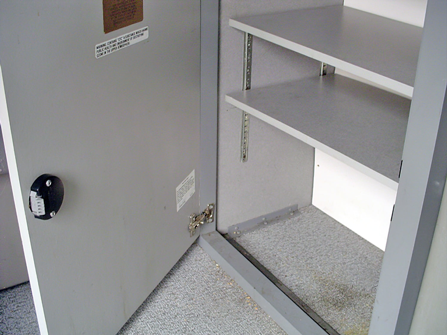 Cabinet Latch Back [Winnebago] - OVERLANDERS Outfitter