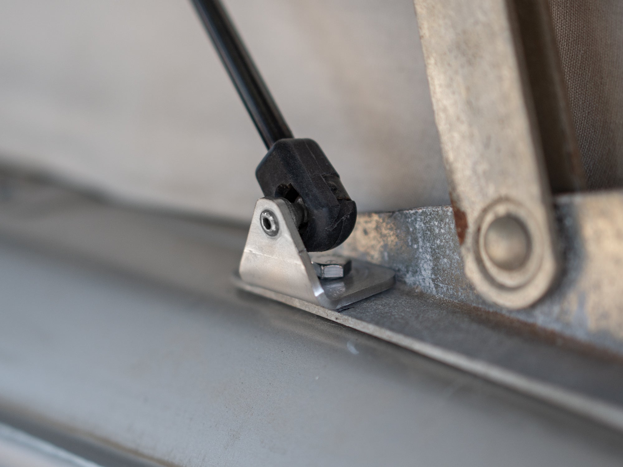 Pop-Top Lift Assist (Basic Kit) [Vanagon] - OVERLANDERS Outfitter