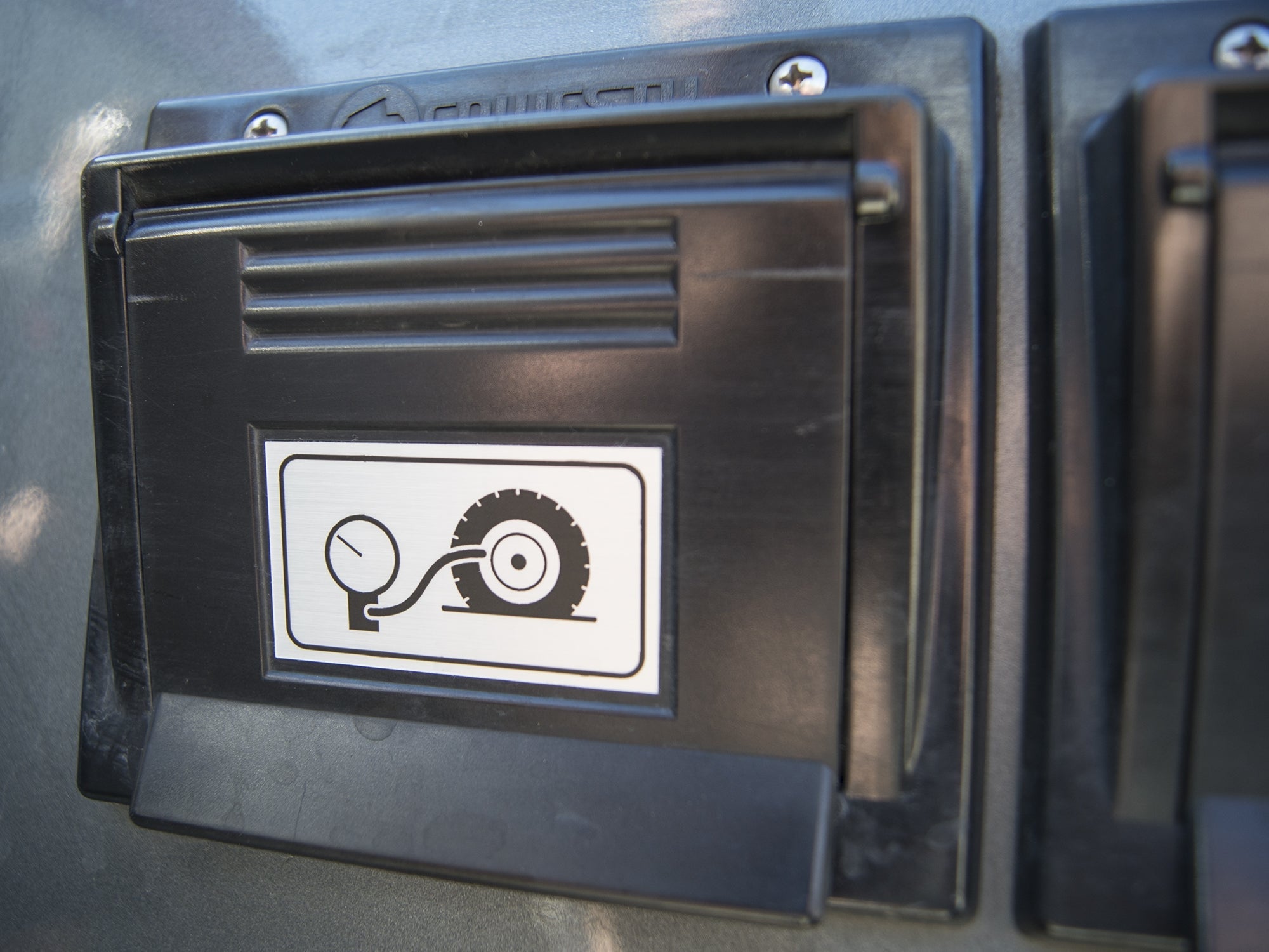 Air Compressor Hook-up Decal - OVERLANDERS Outfitter