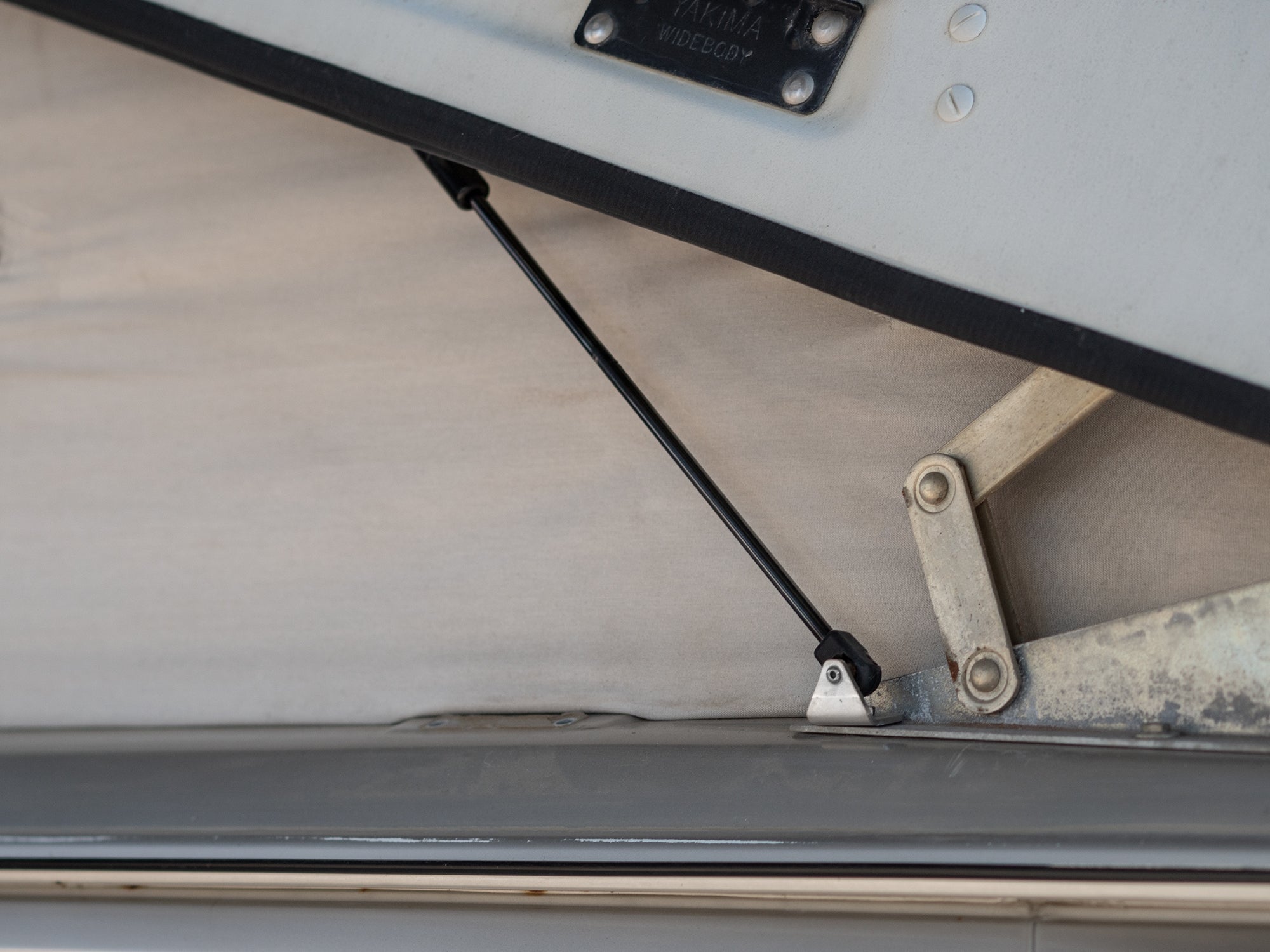 Pop-Top Lift Assist (Basic Kit) [Vanagon] - OVERLANDERS Outfitter