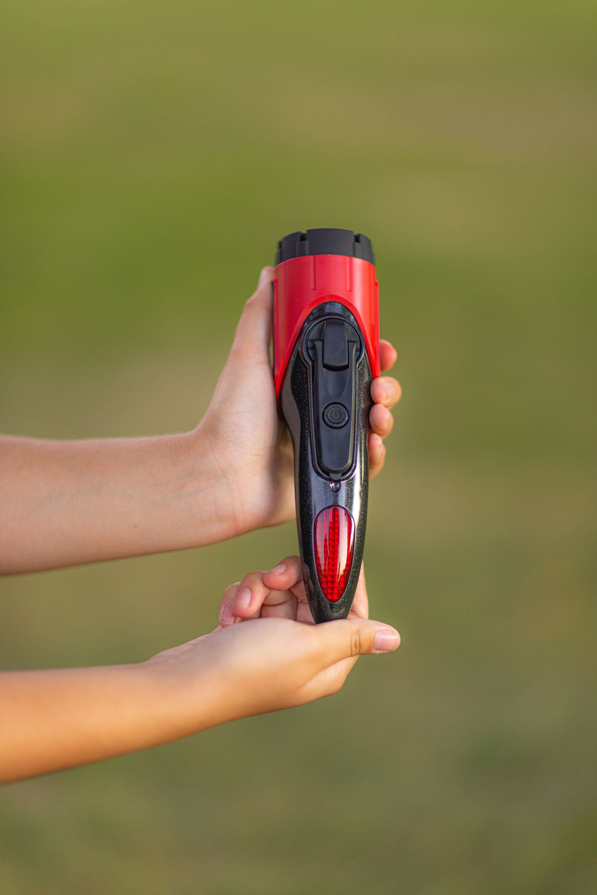 Auto Guardian | 7-in-1 Dynamo Emergency Flashlight & Vehicle Escape Tool - OVERLANDERS Outfitter