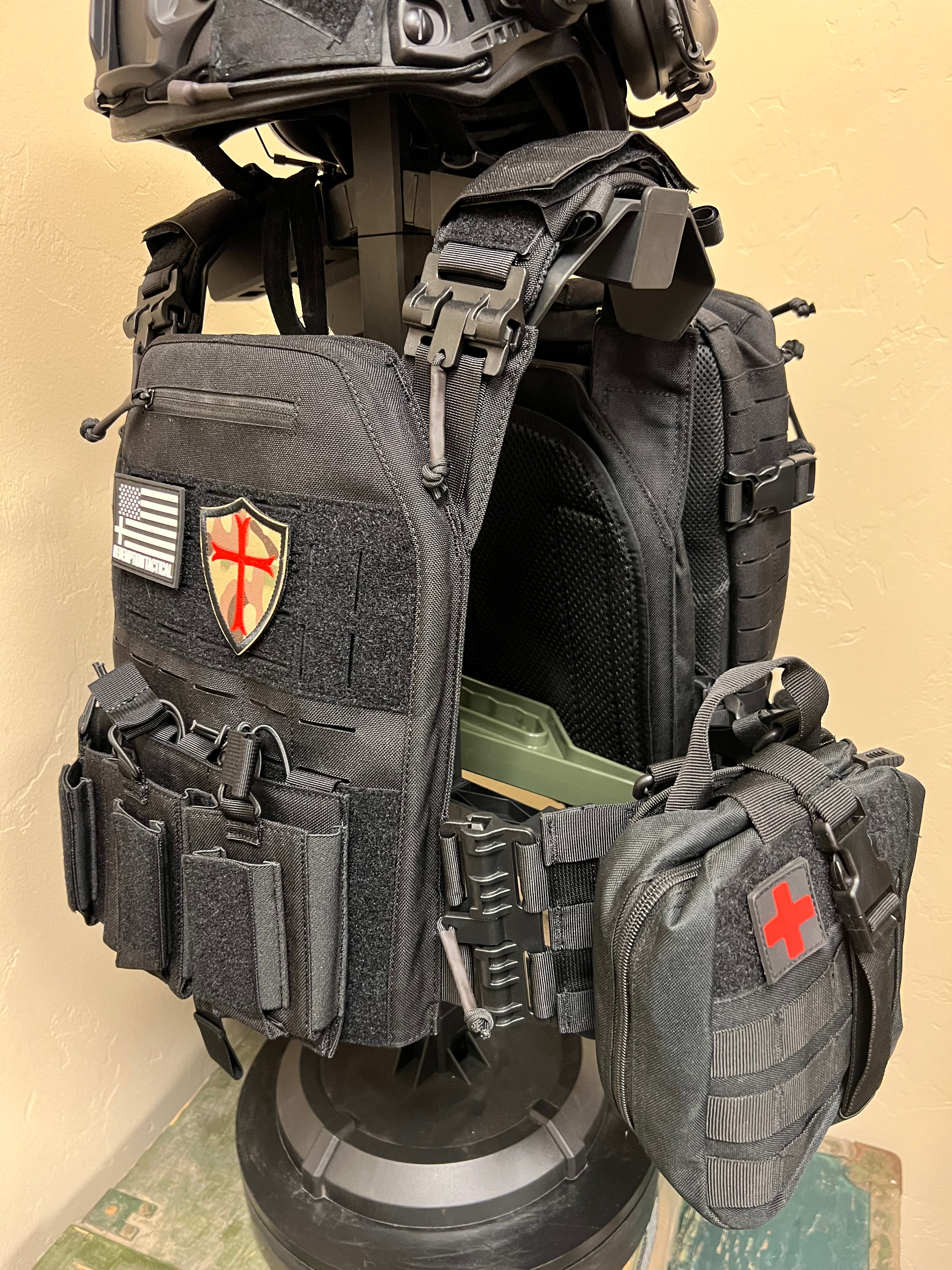 FULL KIT COMBO Crusader 2.0 XL Armor COMBO PACKAGE LIGHTWEIGHT LEVEL IV (2) 10x13.5 Front/Back Plates, Plate Carrier Bag, Medic Pouch - We The Collective