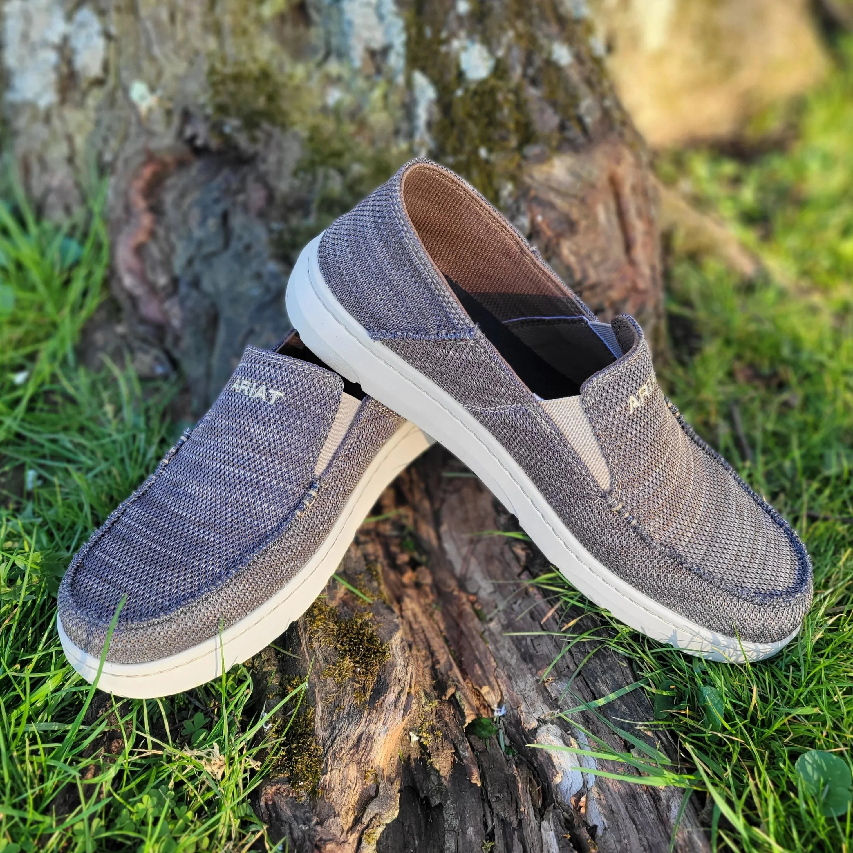 Heather brown Ariat men's Western shoes with leather uppers and stitching details, stylish and comfortable for everyday wear.