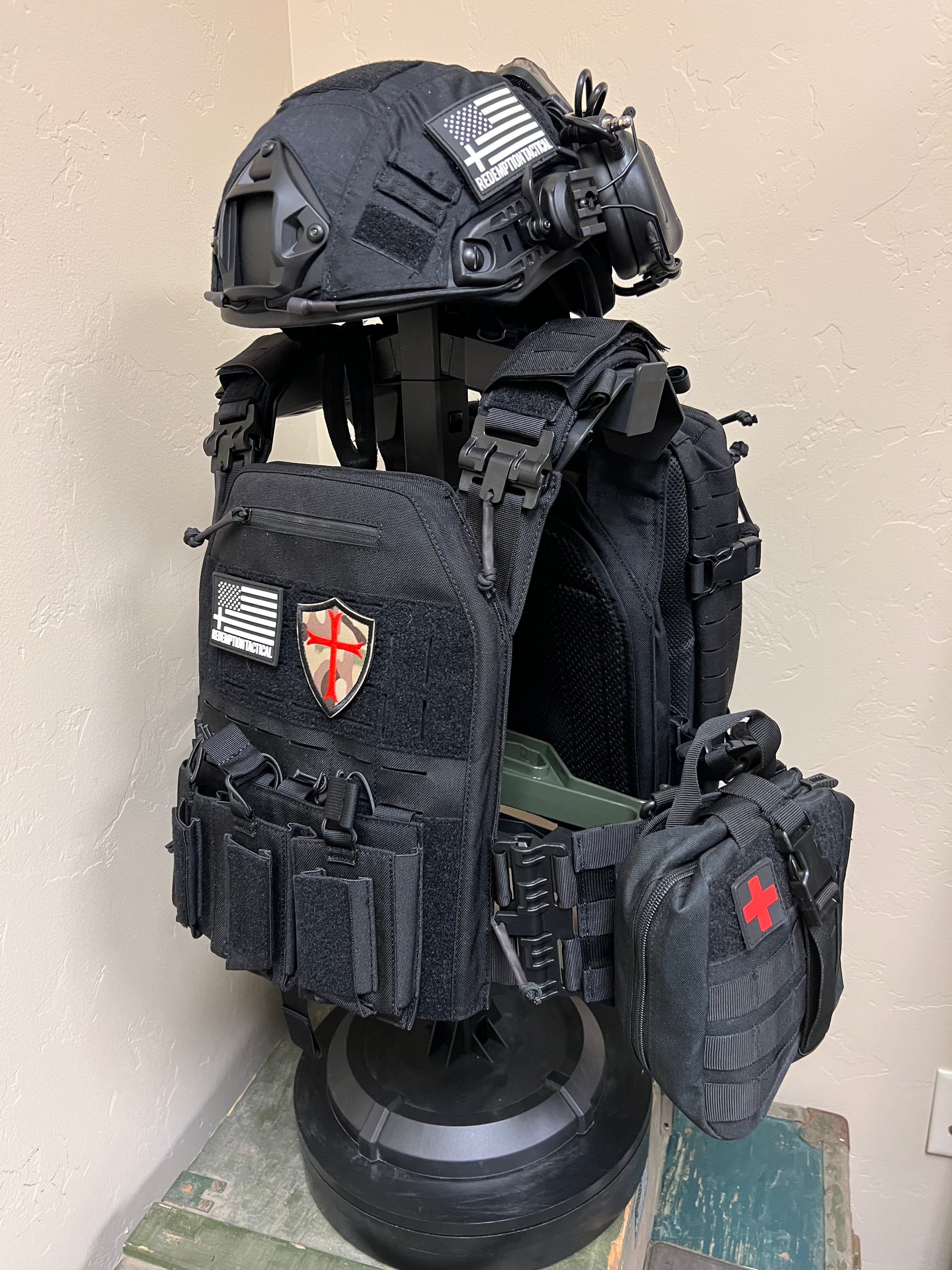 FULL KIT COMBO Crusader 2.0 XL Armor COMBO PACKAGE LIGHTWEIGHT LEVEL IV (2) 10x13.5 Front/Back Plates, Plate Carrier Bag, Medic Pouch - We The Collective