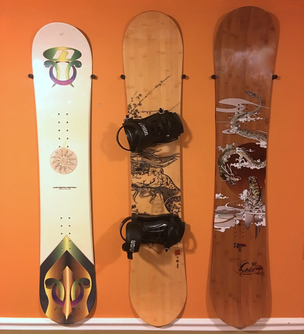 The Cinch Snowboard Display | Floating Rack | 2 Boards - OVERLANDERS Outfitter
