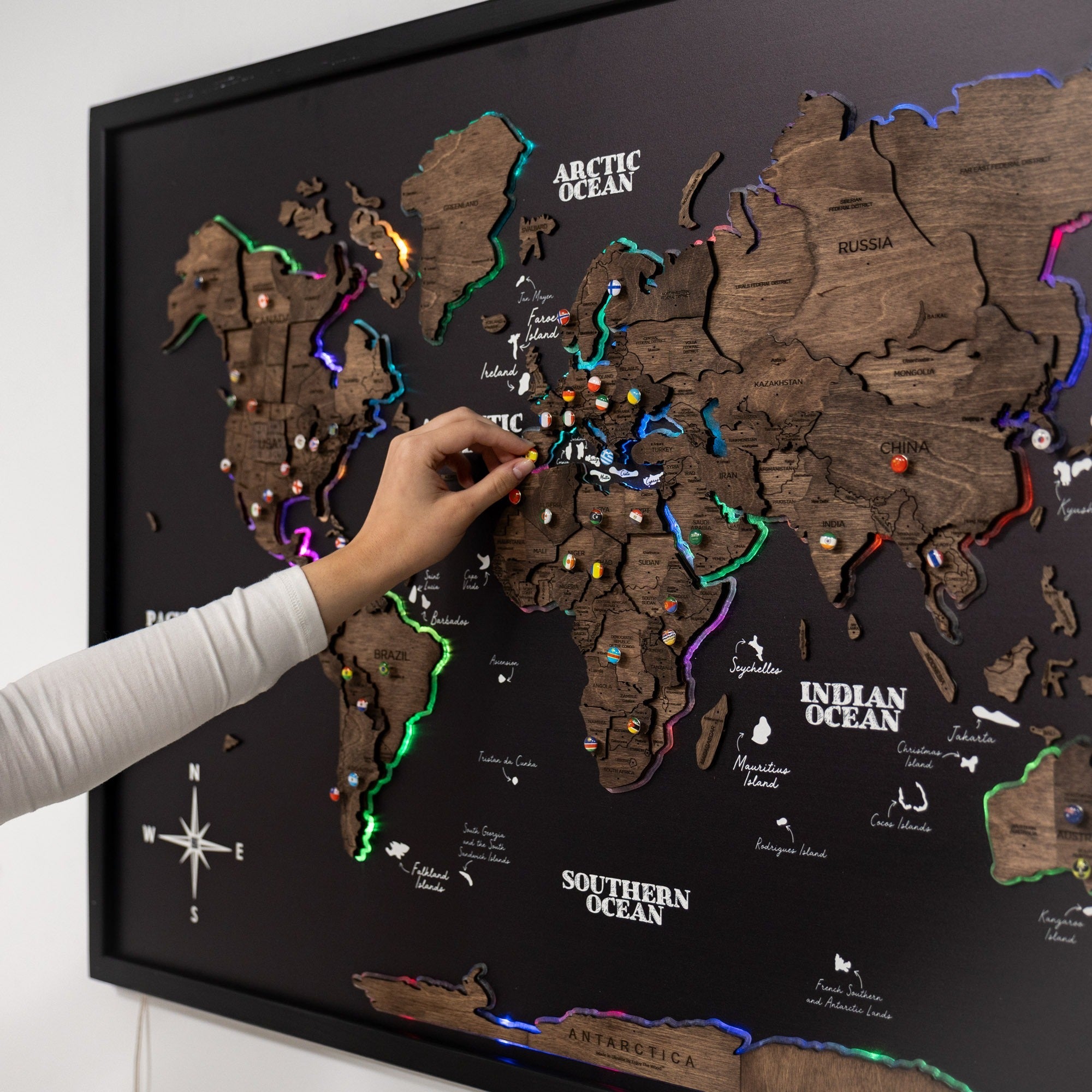 Map on Board LED 2.0 Dark Walnut