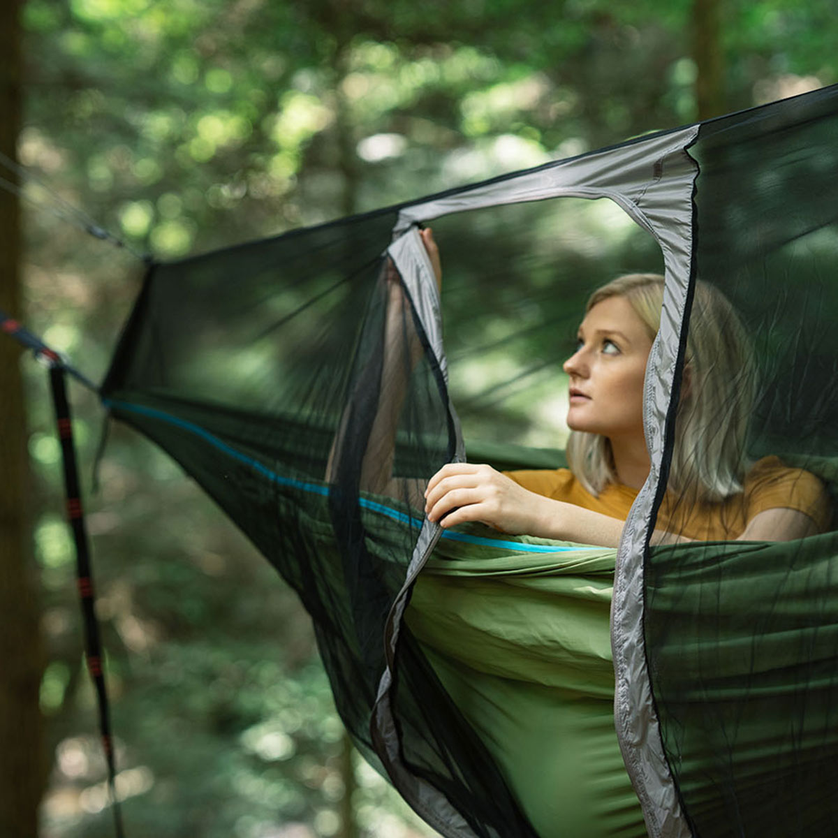 GrandTrunk MOZZY LITE Hammock Bug Net, lightweight shelter with fine mesh for insect protection in outdoor settings.