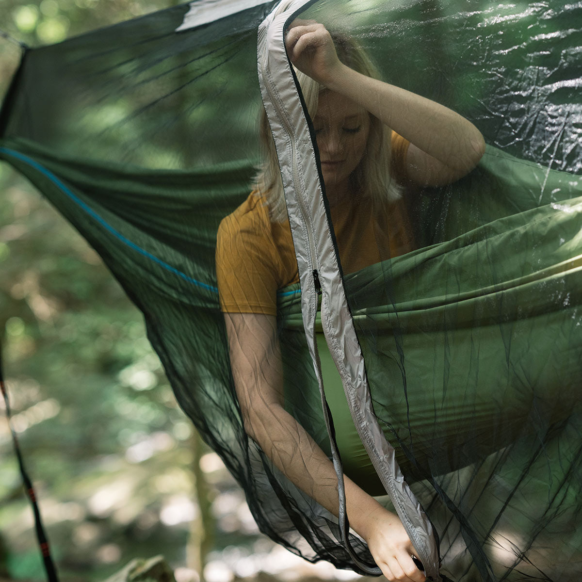 GrandTrunk MOZZY LITE Hammock Bug Net, lightweight shelter with fine mesh for insect protection.