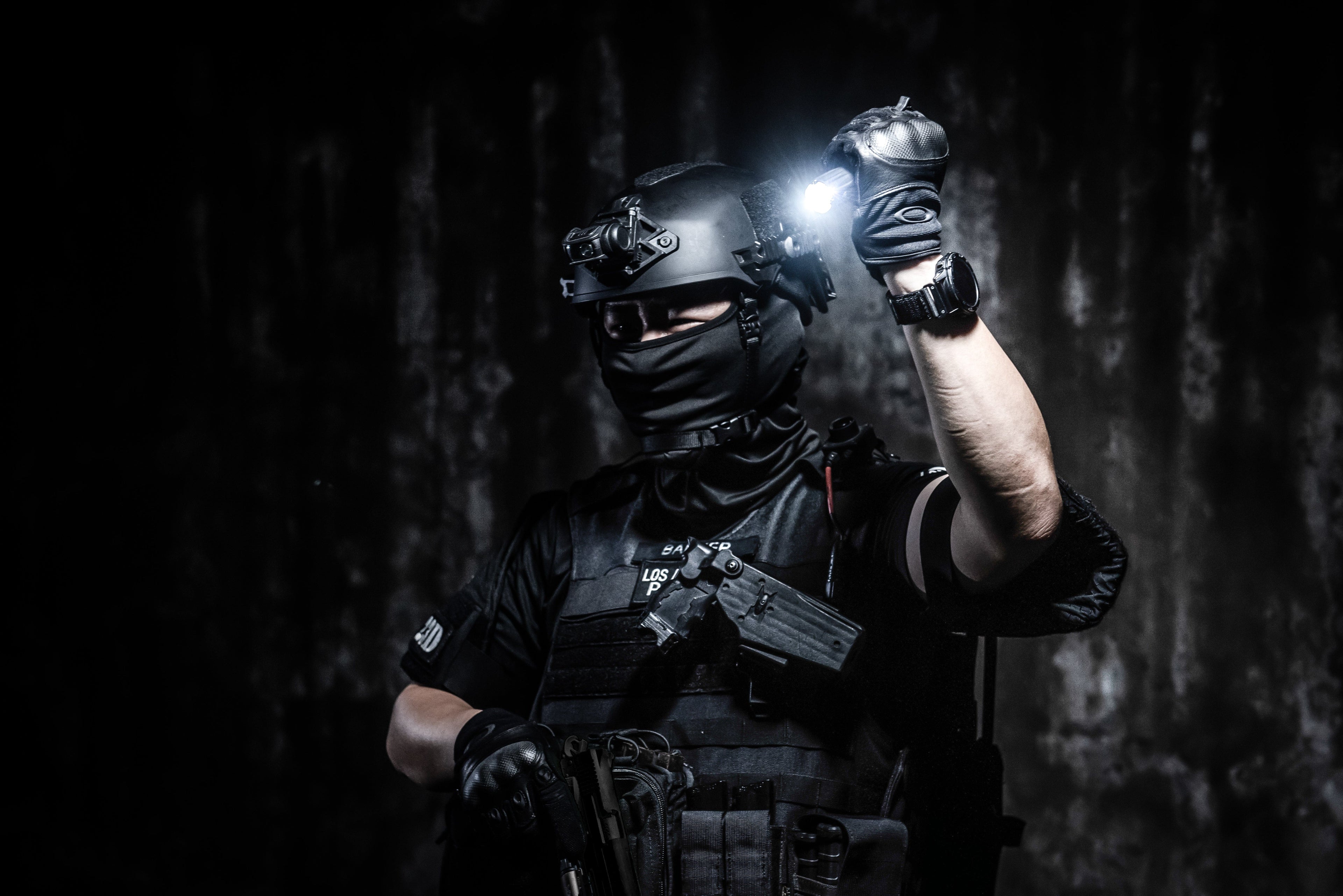 SFT2 Tactical TA30C Max flashlight kit with 3000 lumens, showcasing a tactical mounted light design.