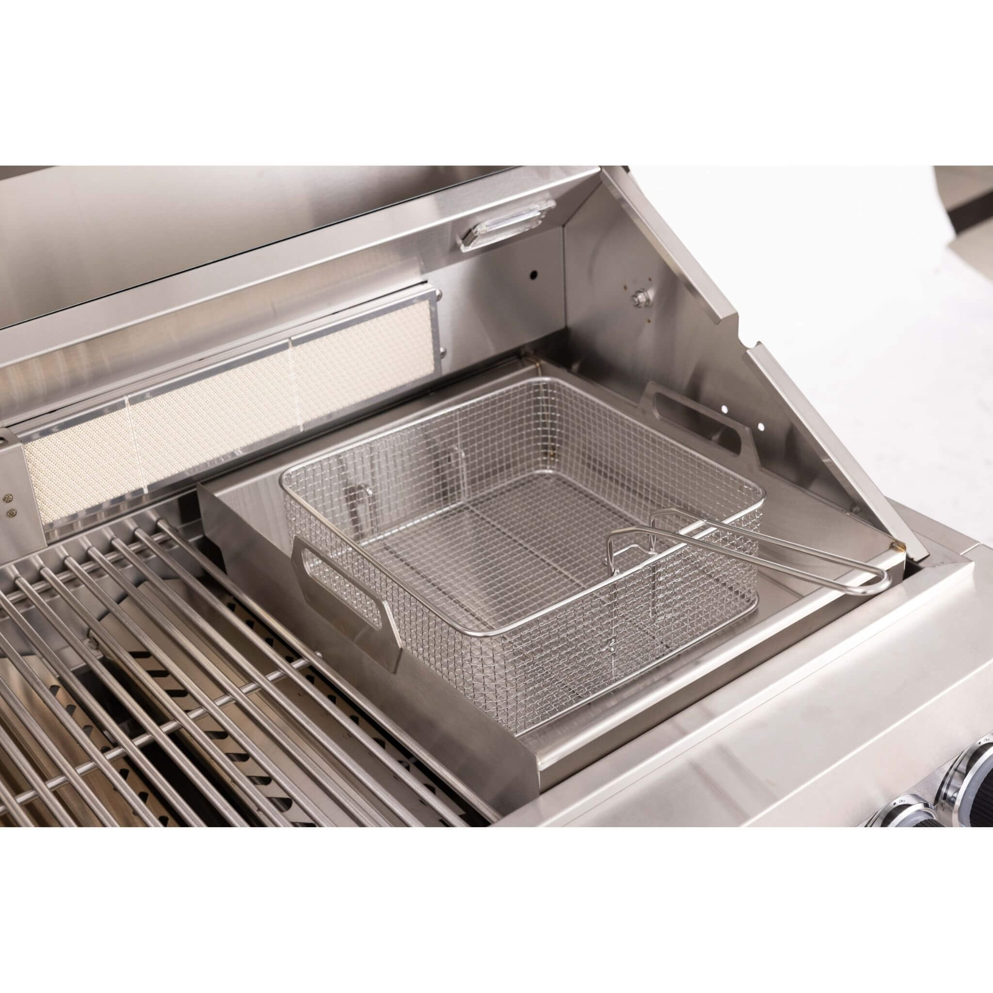 SAKSBY WHOLESALE outdoor kitchen with 32-inch stainless steel LPG gas grill, door, drawer, and ice box for outdoor cooking.