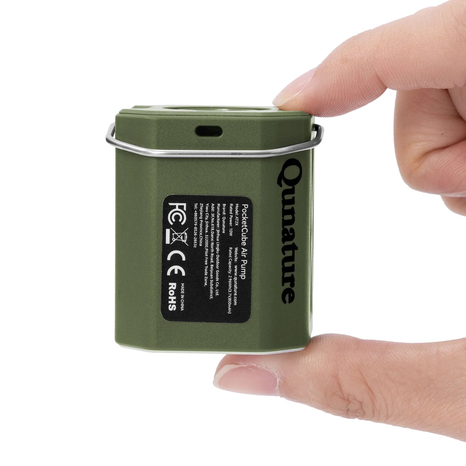 Qunature Global mini air pump with 800 mAh battery and LED indicator, designed for efficient inflation.
