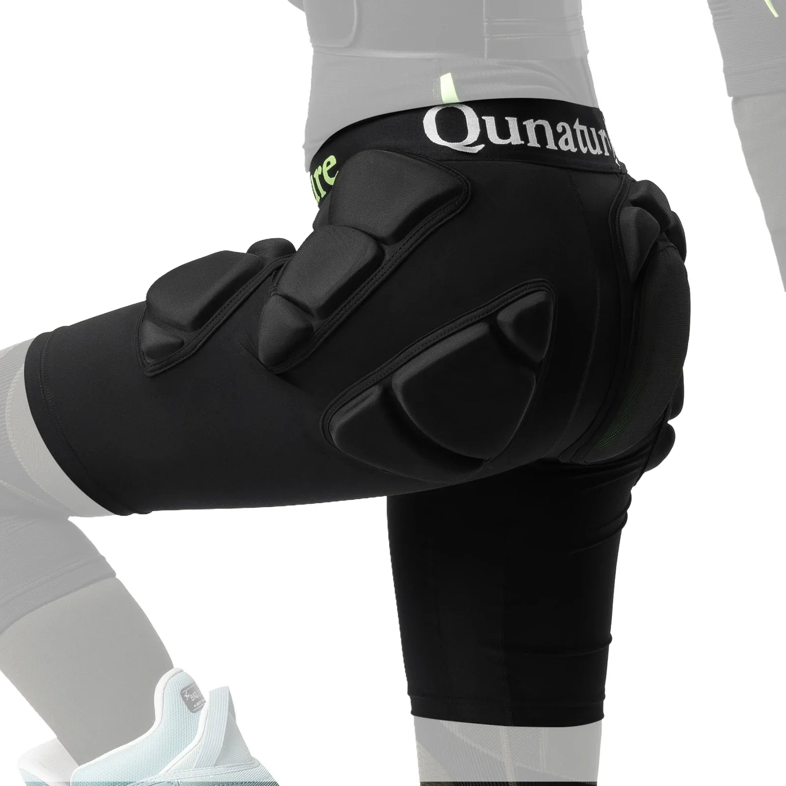 Qunature Global EVA padded ski hip protector for impact safety during winter sports, with cushioned padding and secure fit.