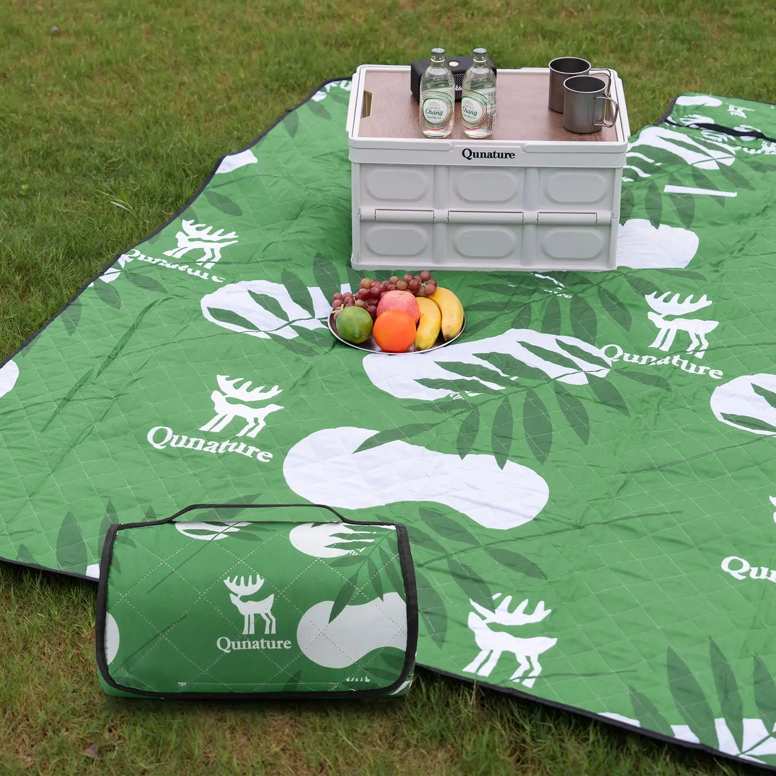 Qunature Global waterproof outdoor picnic ground mat spread out with space for 6-8 people, insulated and suitable for outdoor use