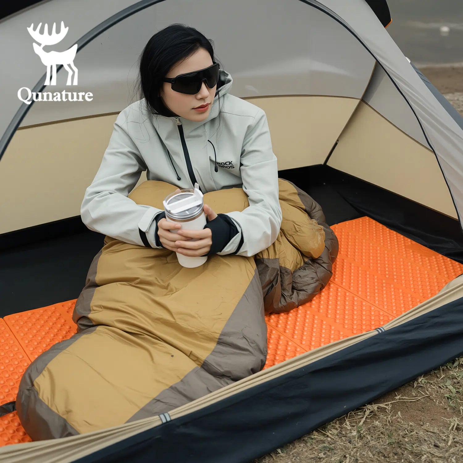 Qunature Global ultralight folding sleeping pad, waterproof design, ideal for camping and hiking with R-Value 1.8.