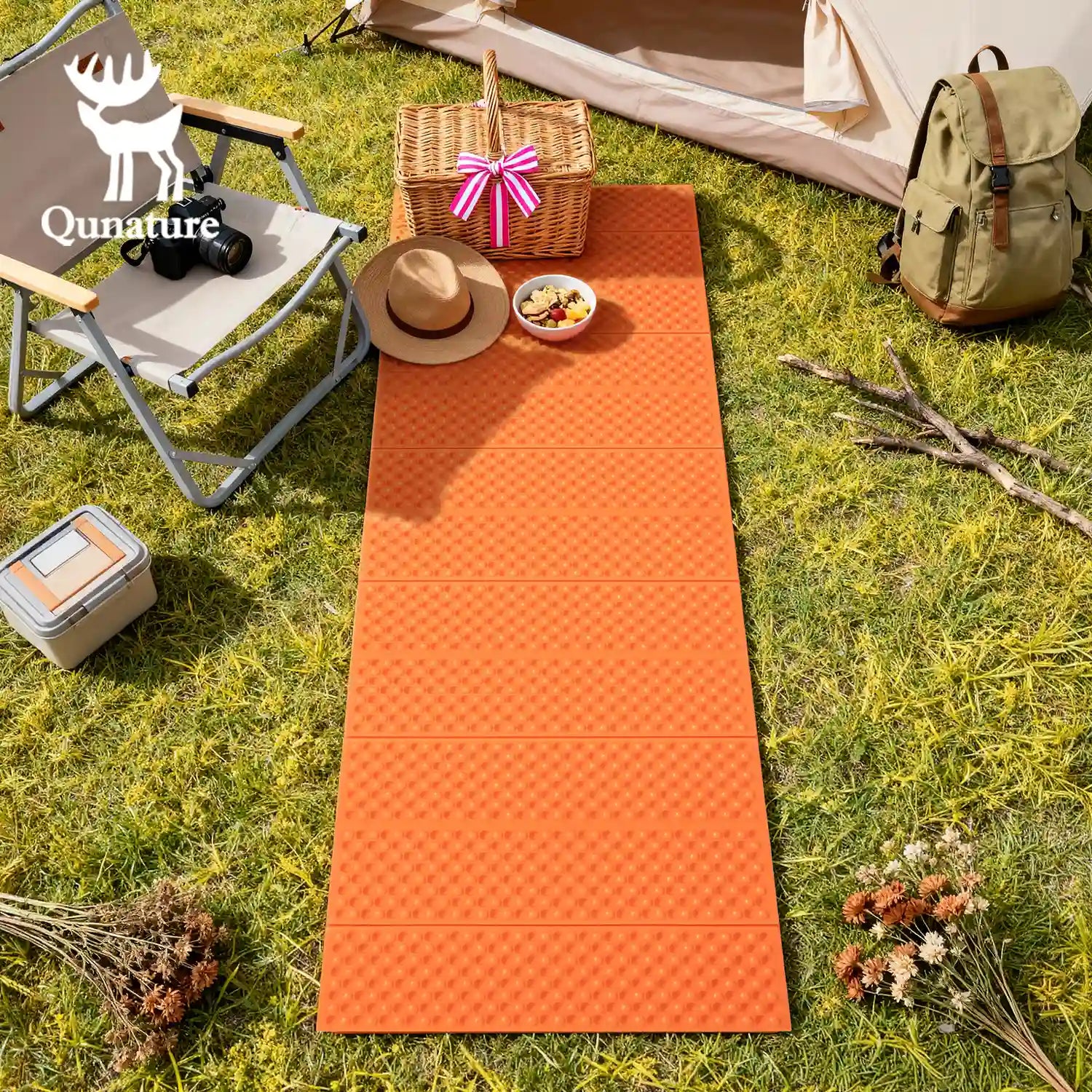 Qunature Global ultralight folding sleeping pad, waterproof, ideal for camping and hiking with an R-Value of 1.8.