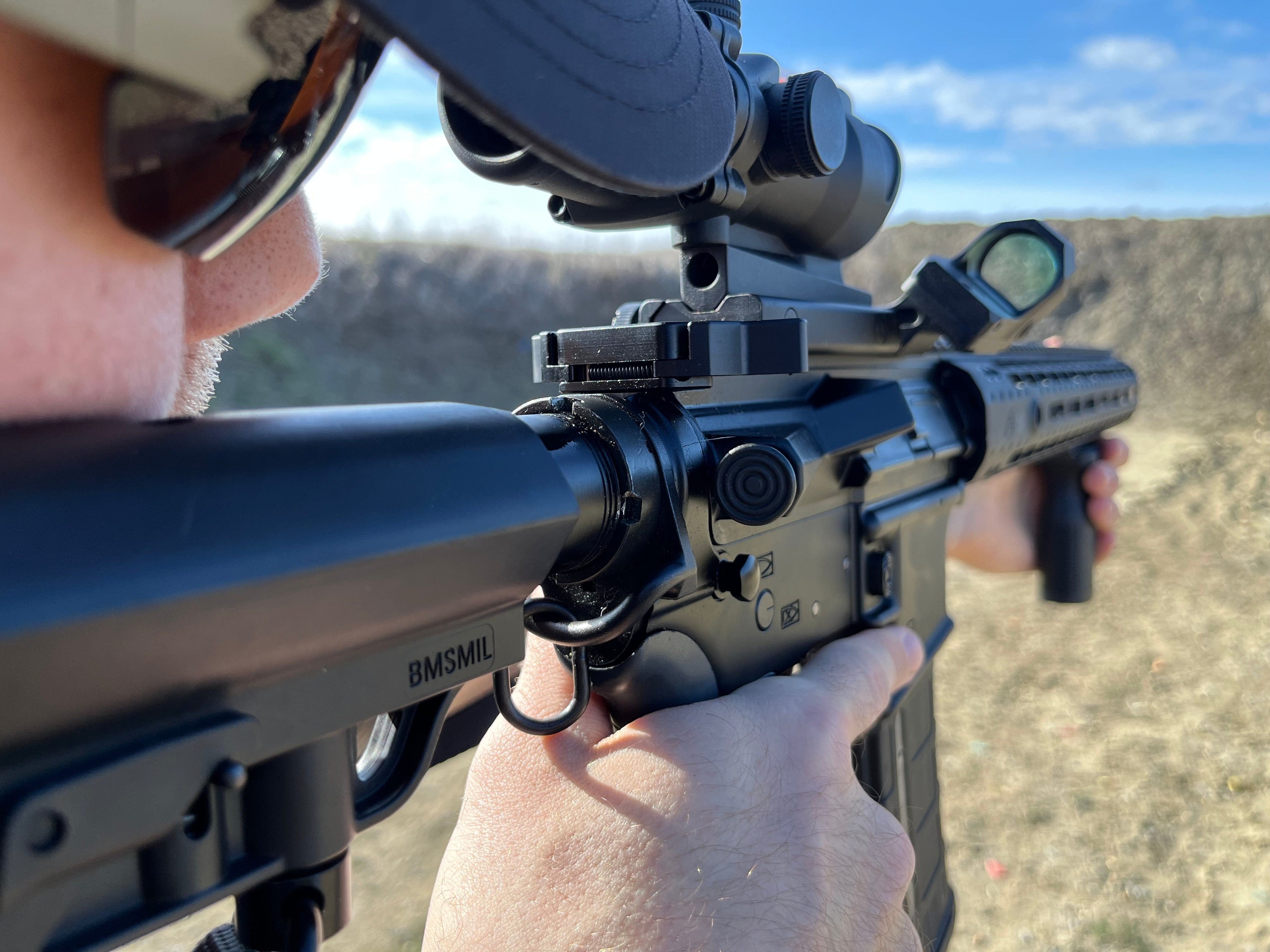SFT2 Tactical Regulator MRS red dot sight showcasing a compact design and clear optics on a mounting base.