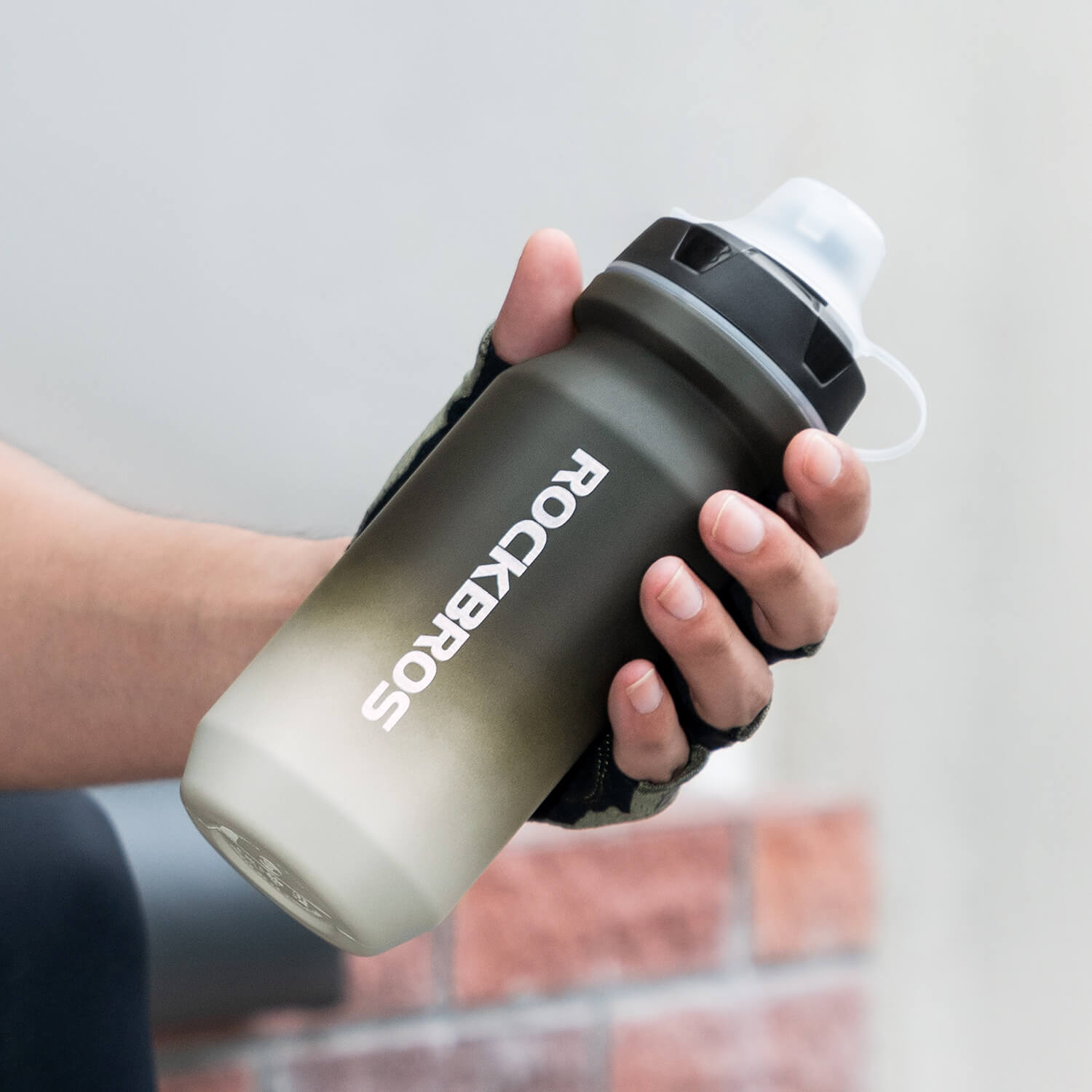 Bike Water Bottle with Soft-Touch Grip & Pull-Top Lid - 600/750ml - OVERLANDERS Outfitter