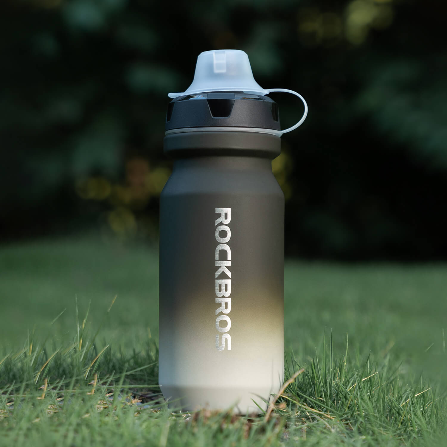 Bike Water Bottle with Soft-Touch Grip & Pull-Top Lid - 600/750ml - OVERLANDERS Outfitter