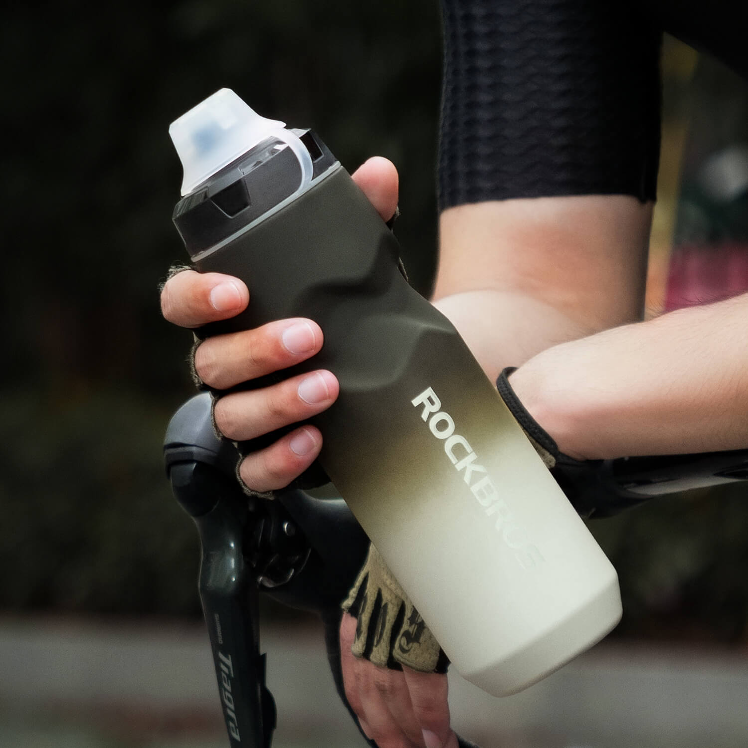 Bike Water Bottle with Soft-Touch Grip & Pull-Top Lid - 600/750ml - OVERLANDERS Outfitter