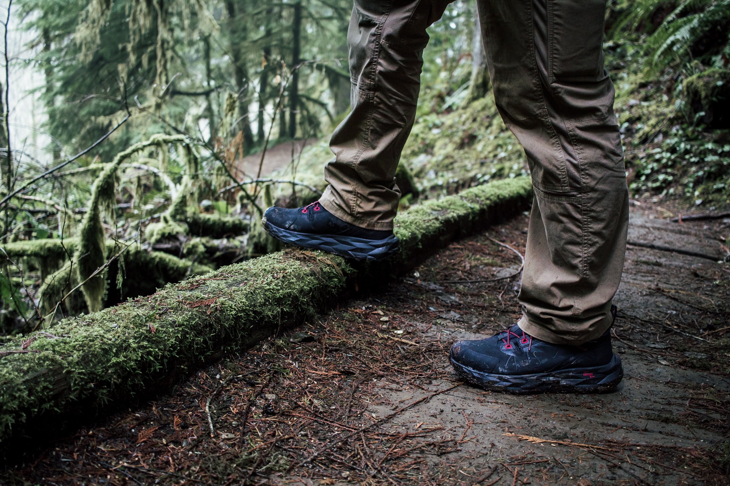Black ROCKROOSTER Farmington waterproof hiking boots with VIBRAM® outsole, 6-inch ankle height and rugged design.