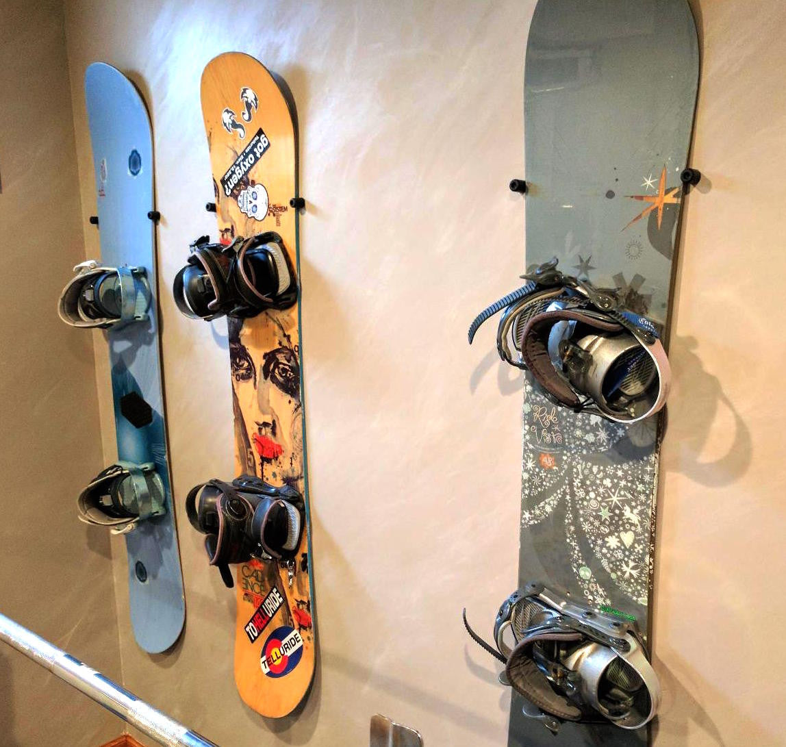 The Cinch Snowboard Display | Floating Rack | 1 Board - OVERLANDERS Outfitter