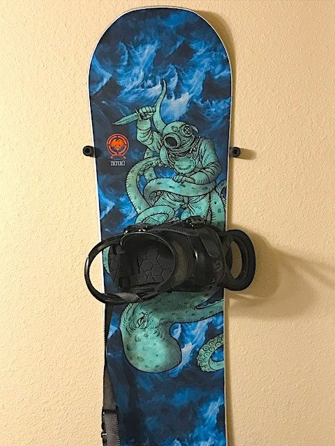 The Cinch Snowboard Display | Floating Rack | 2 Boards - OVERLANDERS Outfitter