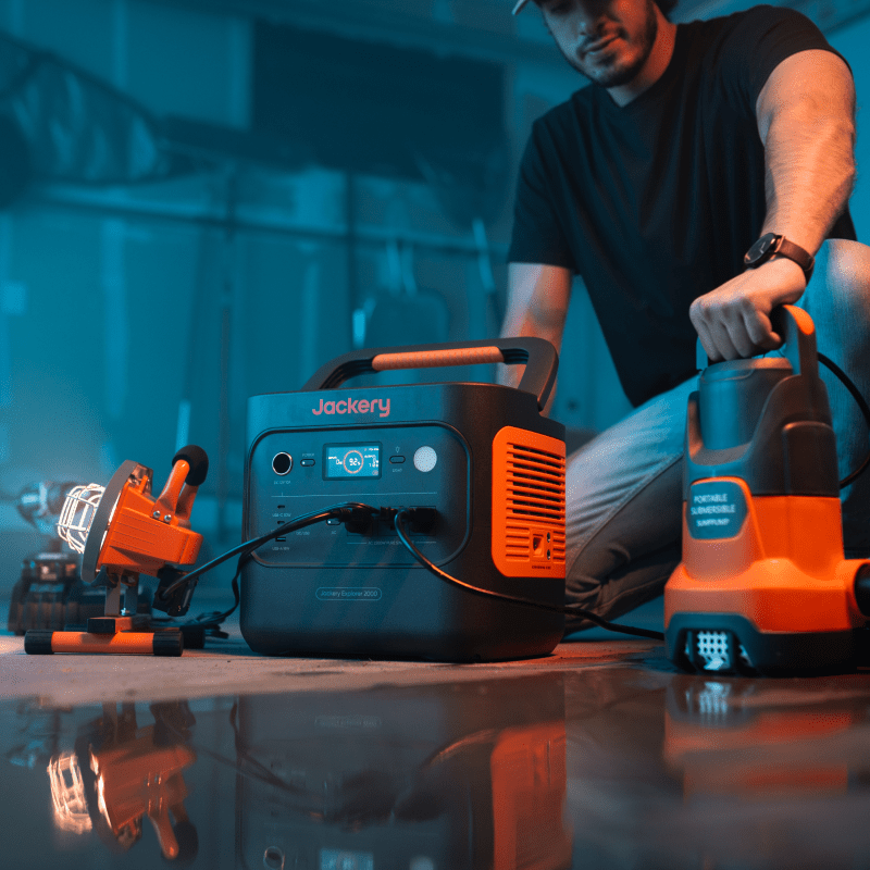 Jackery Solar Generator  2000 v2 - OVERLANDERS Outfitter
