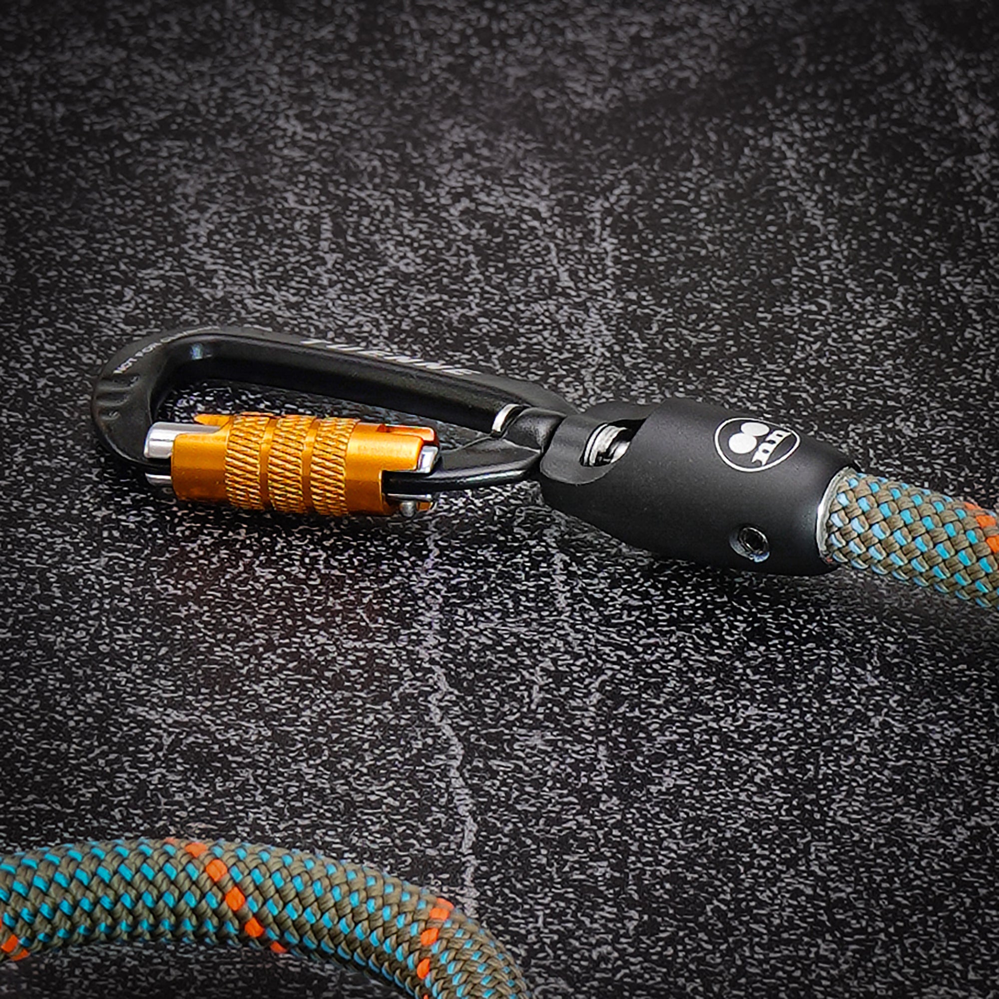Close-up of Tuenne Long Double Ended Go Anywhere© Leash with carabiner clips, showing durable design for outdoor dog walking.
